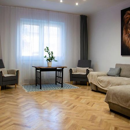 Season One Apartman Szeged Bagian luar foto