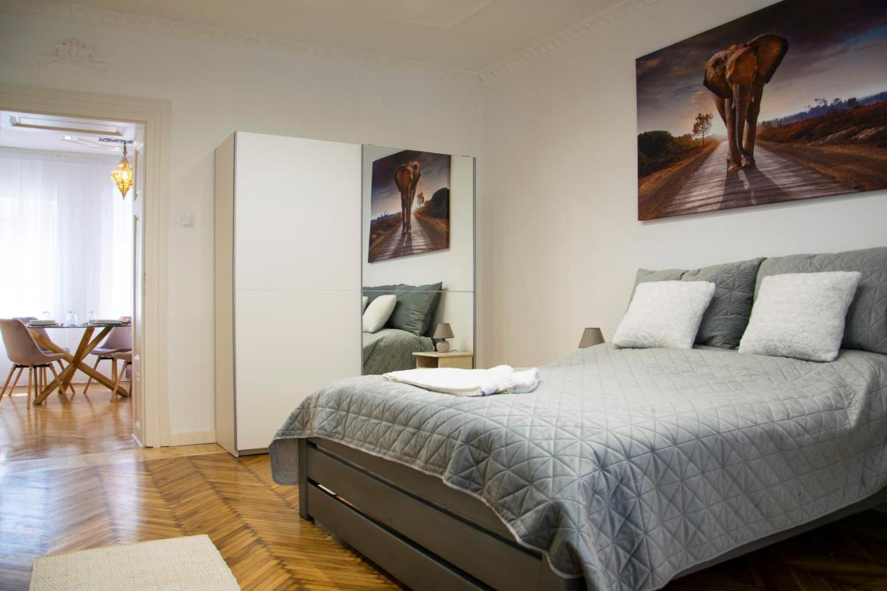 Season One Apartman Szeged Bagian luar foto