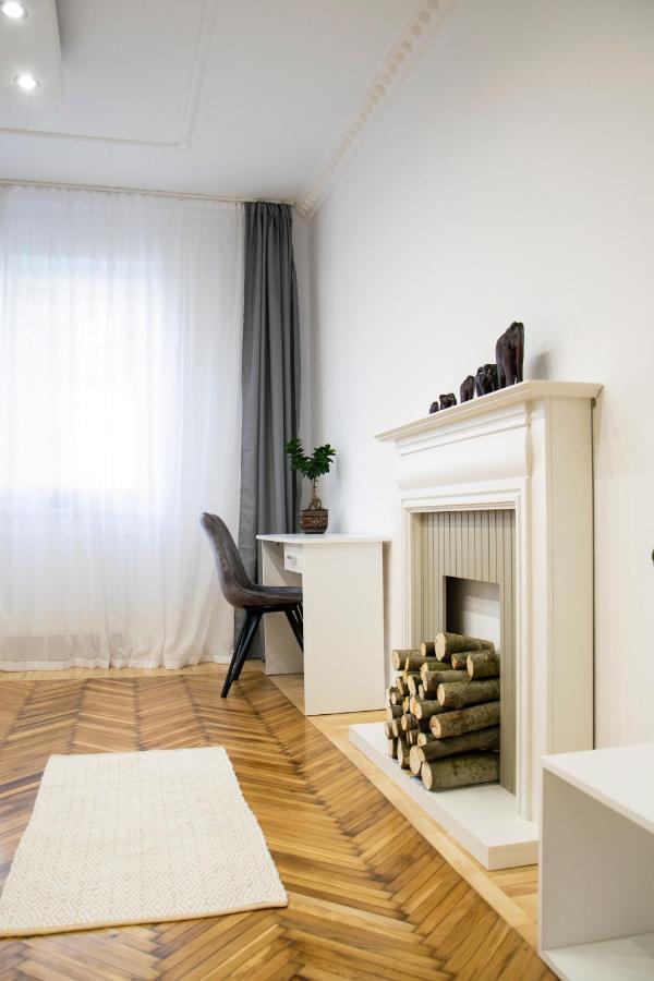 Season One Apartman Szeged Bagian luar foto