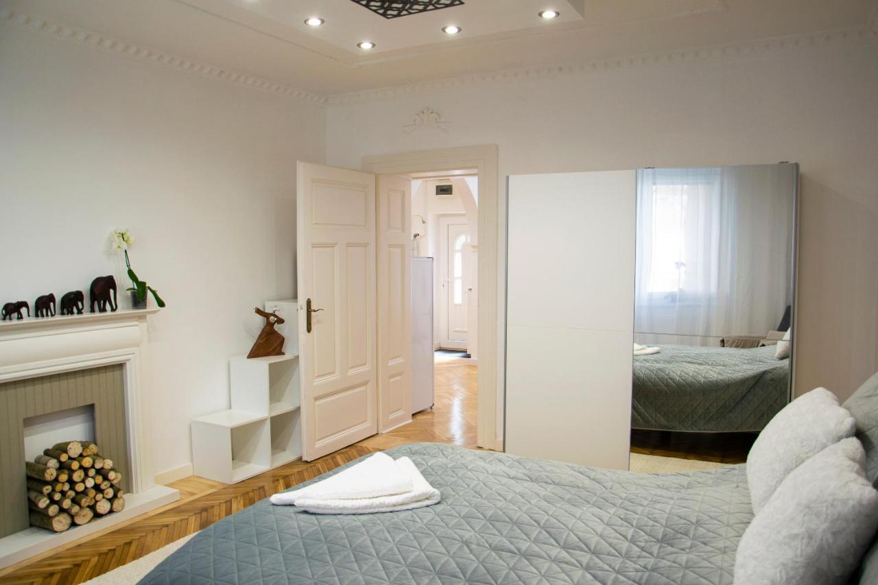 Season One Apartman Szeged Bagian luar foto
