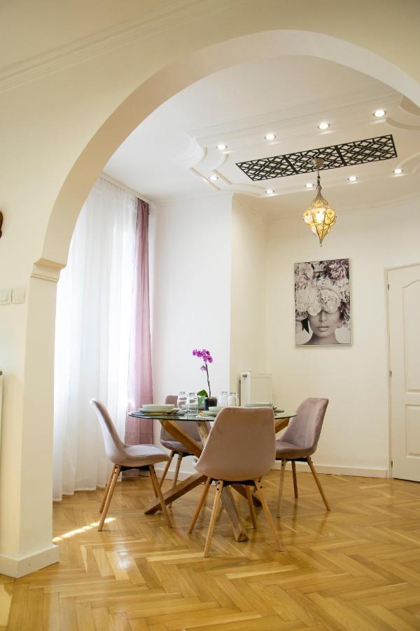Season One Apartman Szeged Bagian luar foto