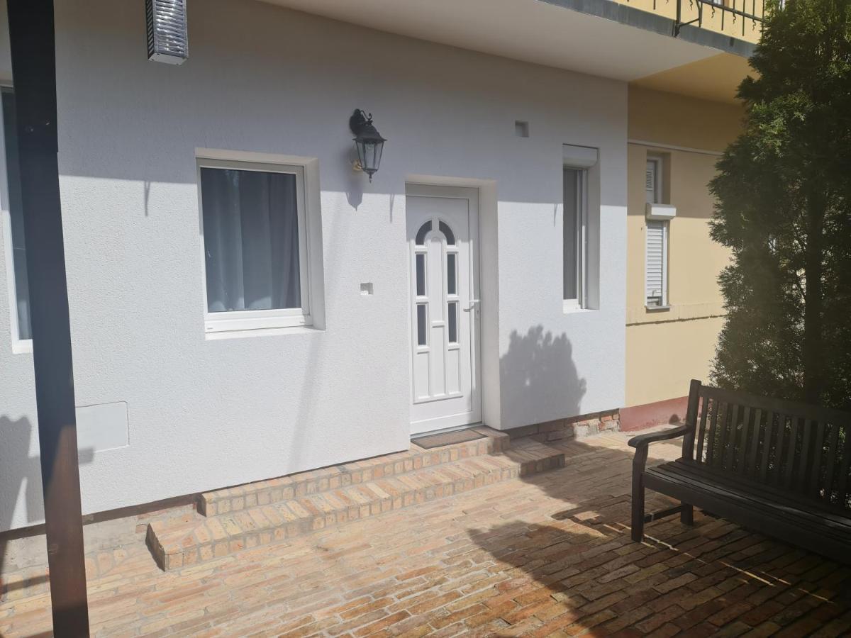 Season One Apartman Szeged Bagian luar foto