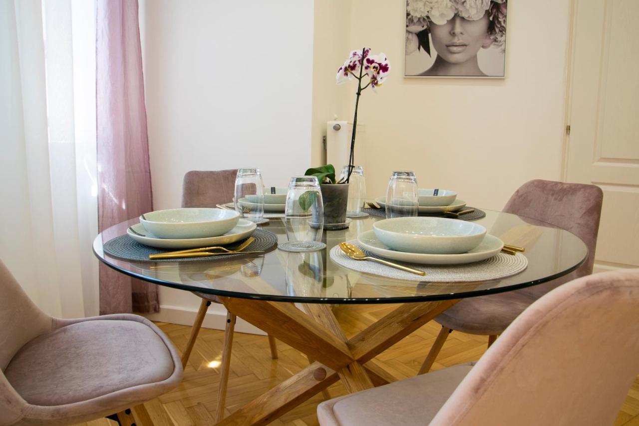 Season One Apartman Szeged Bagian luar foto