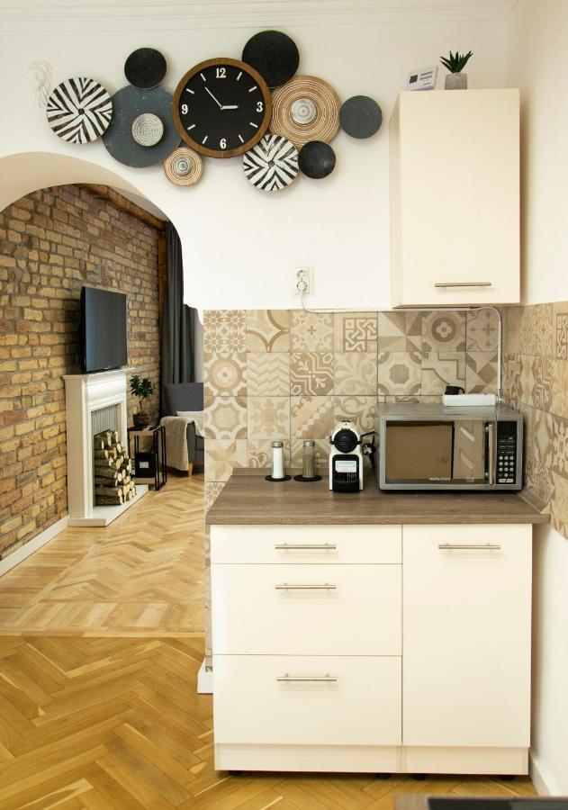 Season One Apartman Szeged Bagian luar foto
